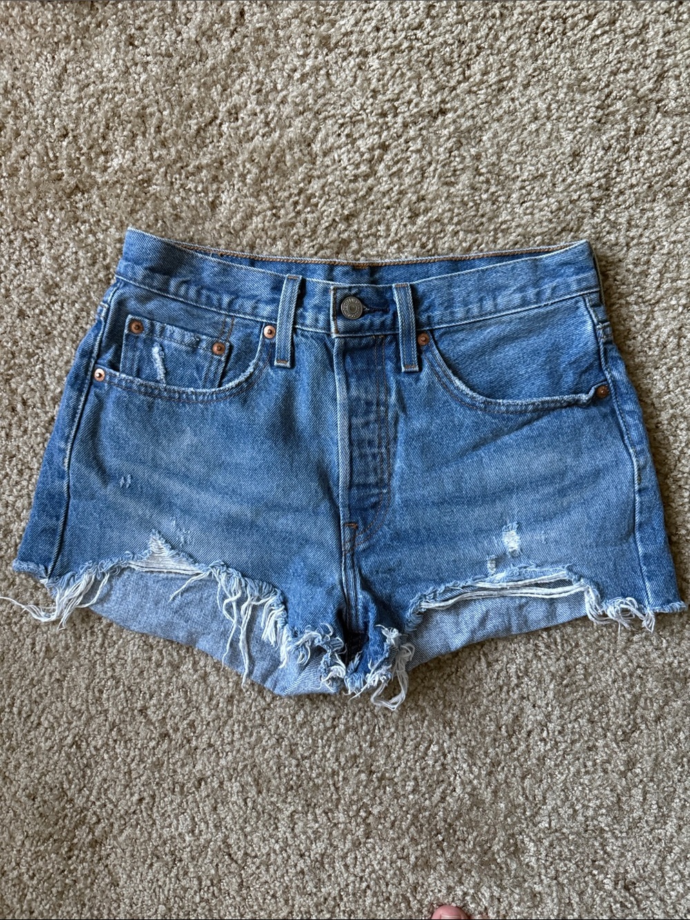 Levi’s button fly high rise 501 cutoff shorts size 26